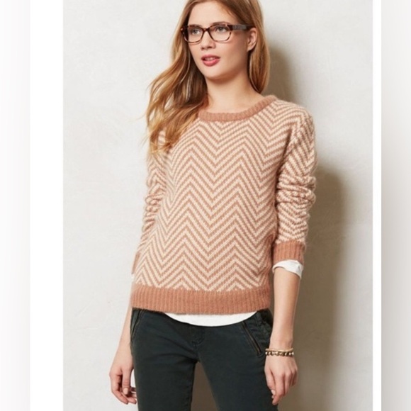 Ganni Chevron Pullover in Brown
MEGHAN MARKLE, TOPS - Picture 1 of 16